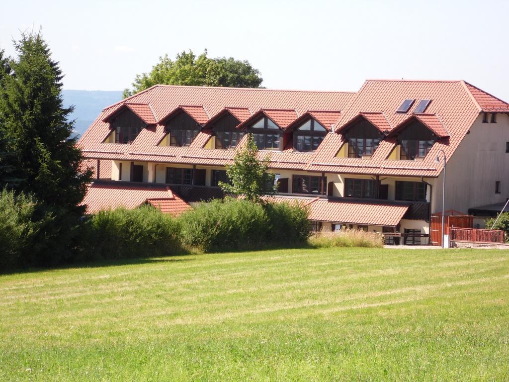 Berggasthof & Hotel Kranich, Hinterrod Eisfeld Exterior foto