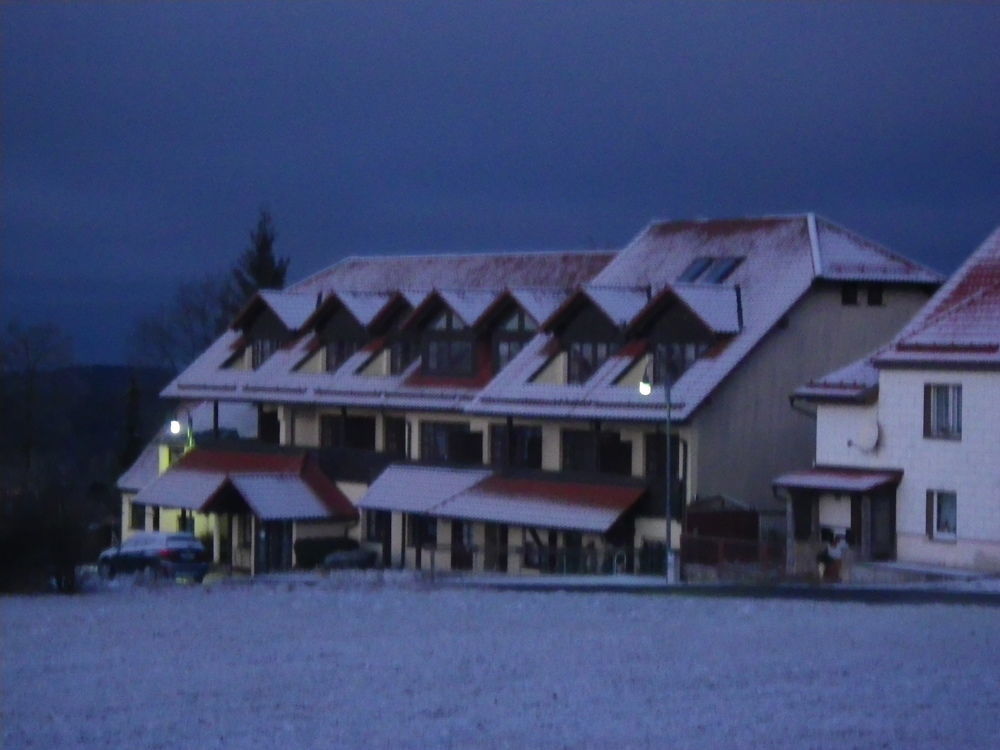 Berggasthof & Hotel Kranich, Hinterrod Eisfeld Exterior foto